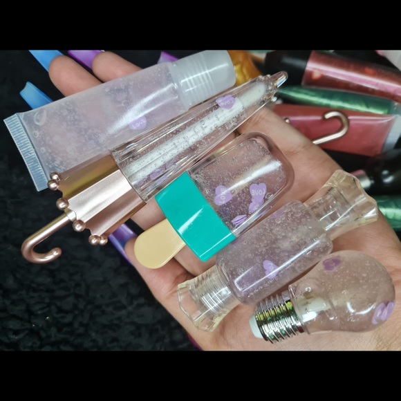 Purple lipgloss - Picture 1 of 1